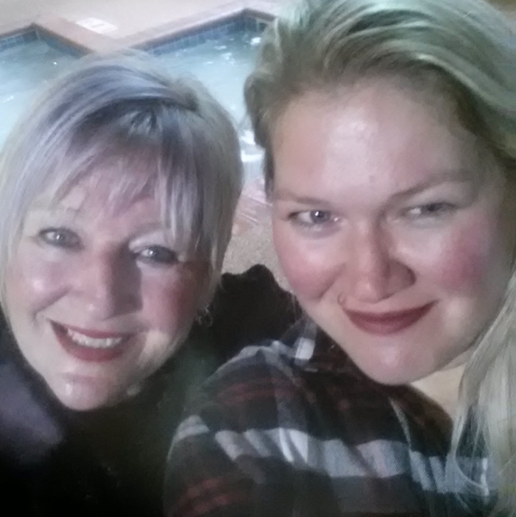 Meet your Posher, Debbie - Picture 1 of 1